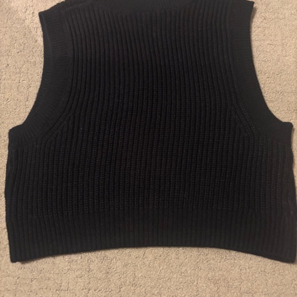 H&M black knit vest - Picture 2 of 2